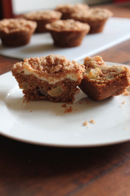 Apple Cheesecake Streusel Muffins